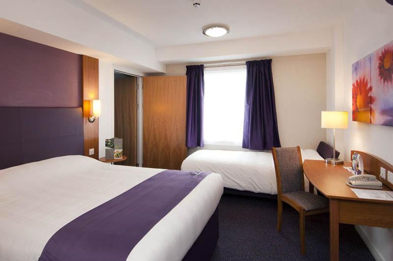 Premier Inn Кетеринг Экстерьер фото